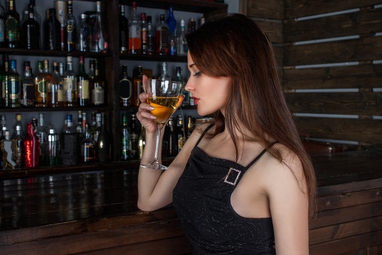 woman model cocktail drink wine 1064664